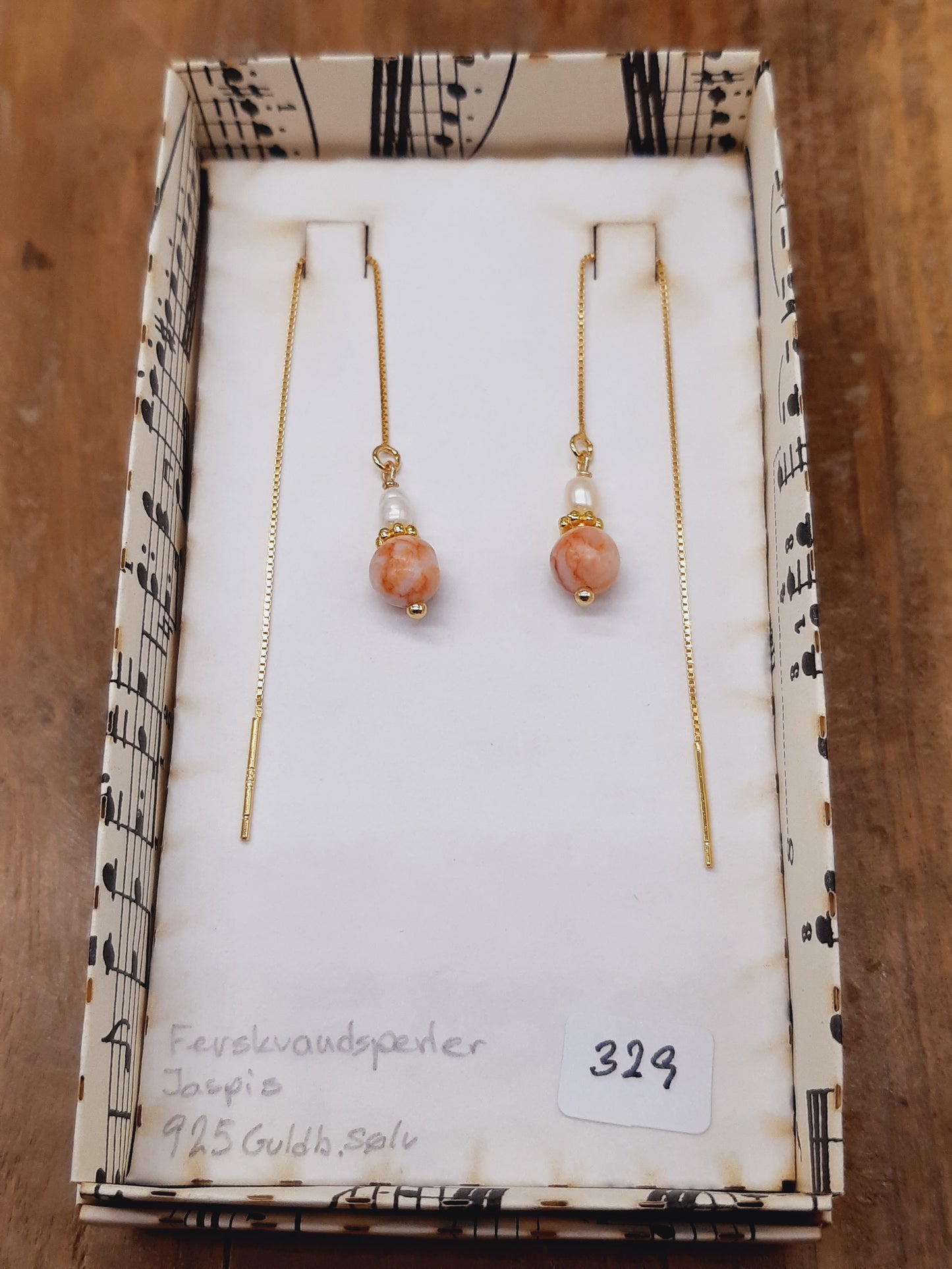 Netjaspis og ferskvandsperler i tråd