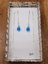 Indlæs billede til gallerivisning Blå agat og glas i øretråd