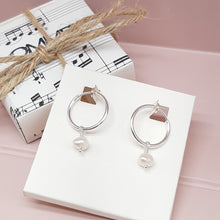 Indlæs billede til gallerivisning Clip hoop Lille, hvid ferskvand