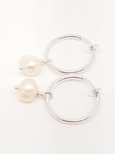 Indlæs billede til gallerivisning Clip hoop Lille, hvid ferskvand