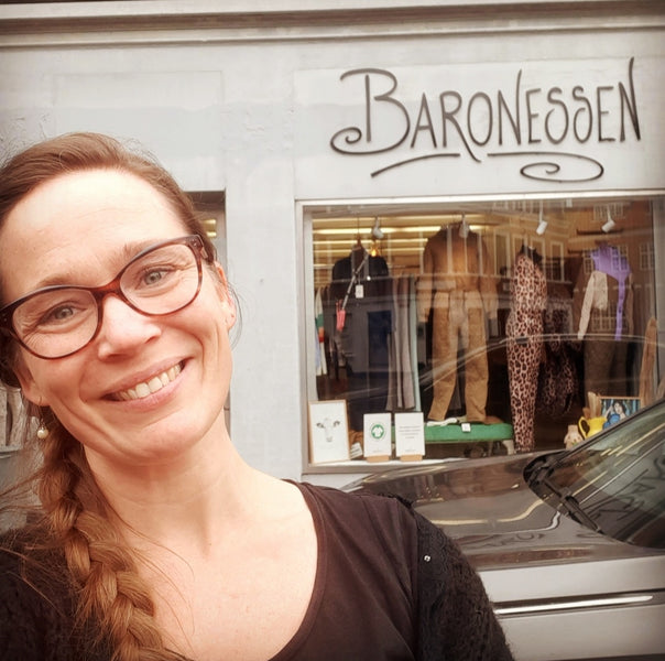 Ommersmykker hos Baronessen