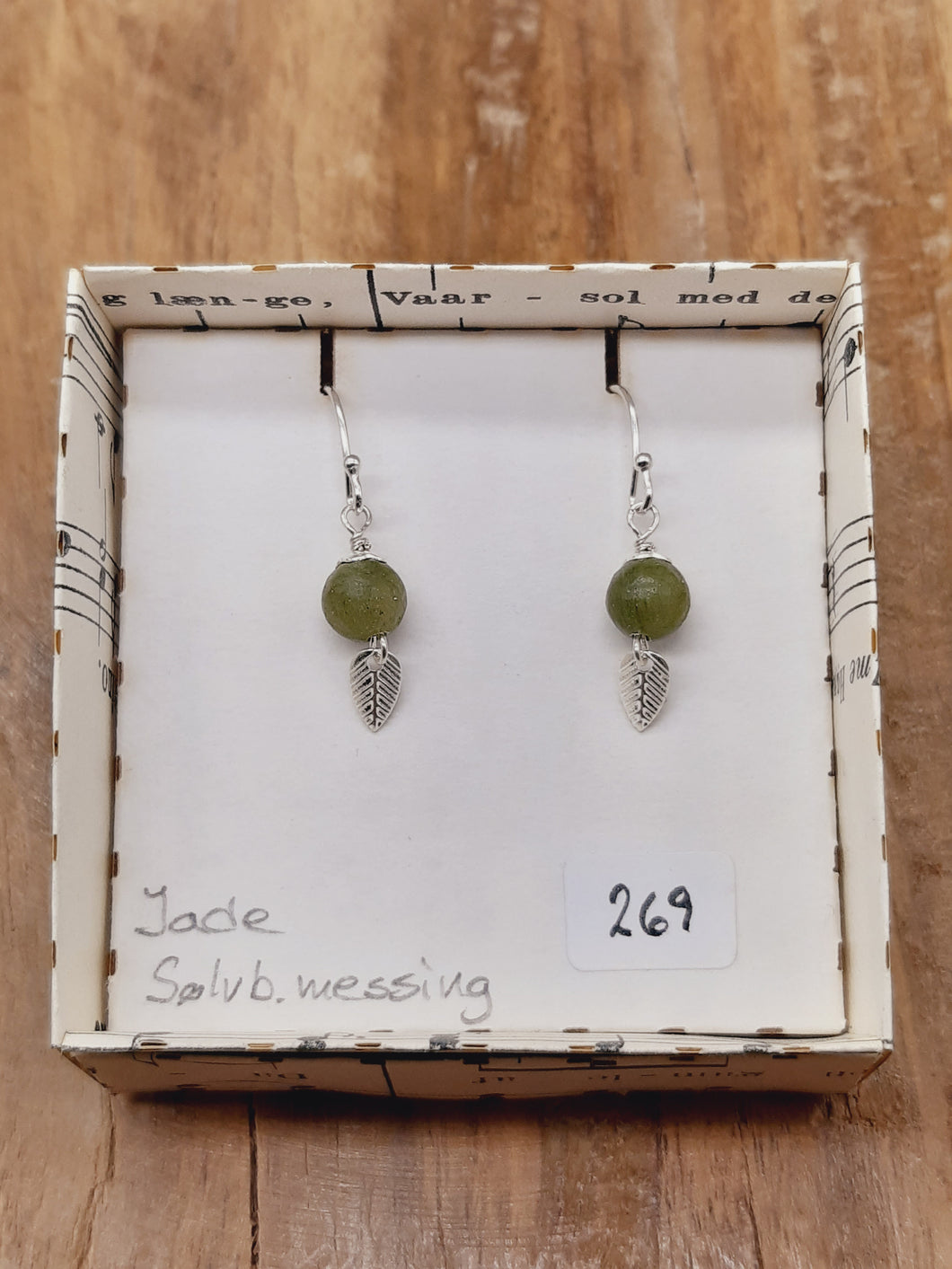 Mosgrøn jade med blad i lille sølvkrog