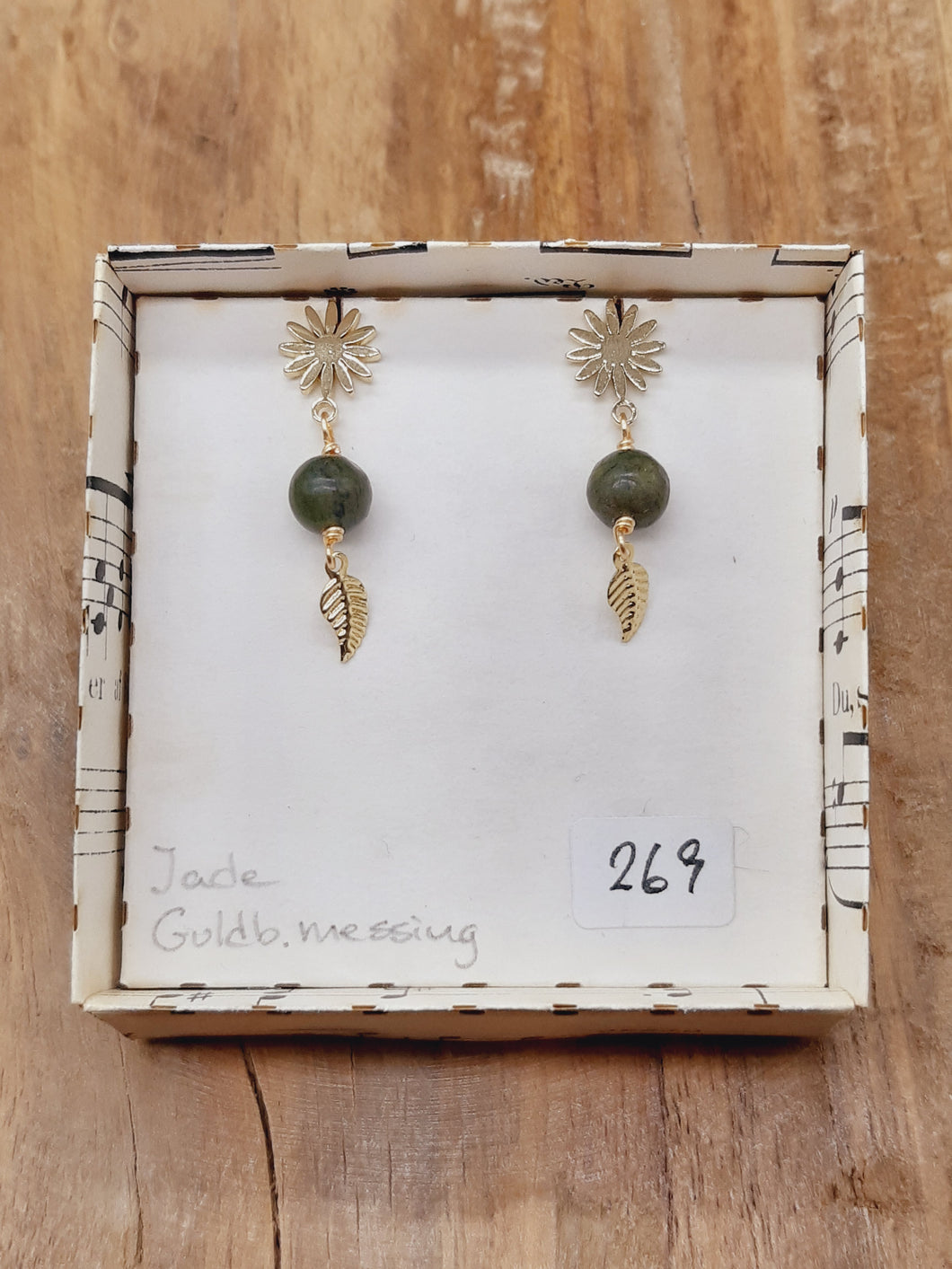 Mosgrøn jade med blad i blomst