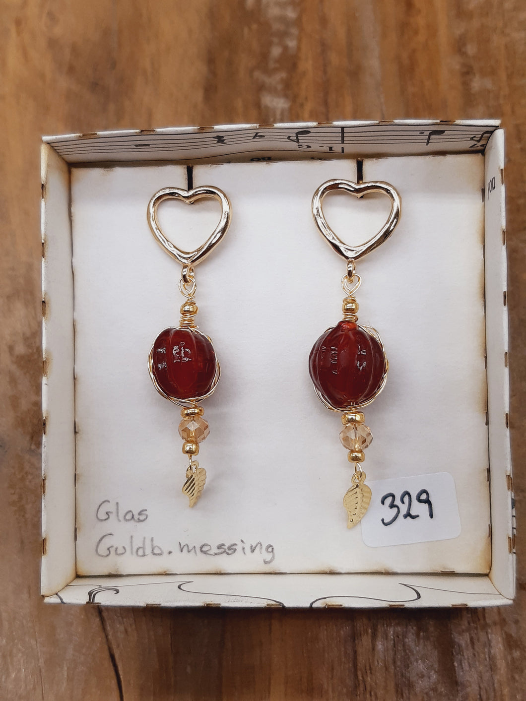 Rød glas indrammet m blad