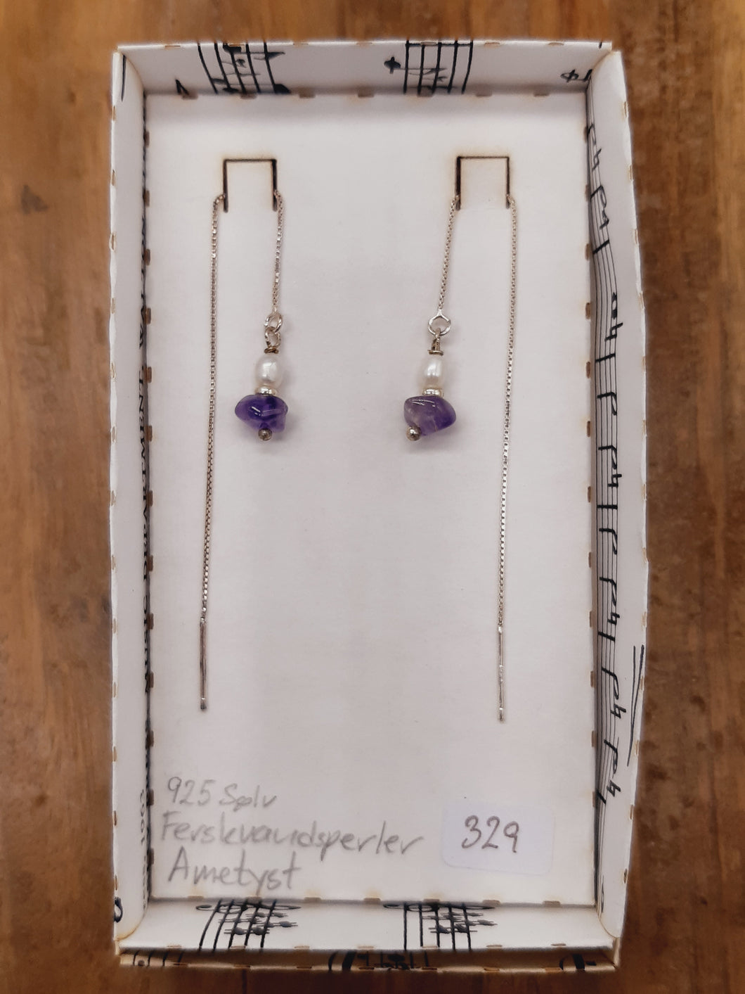 Ametyst og hvid ferskvand i tråd