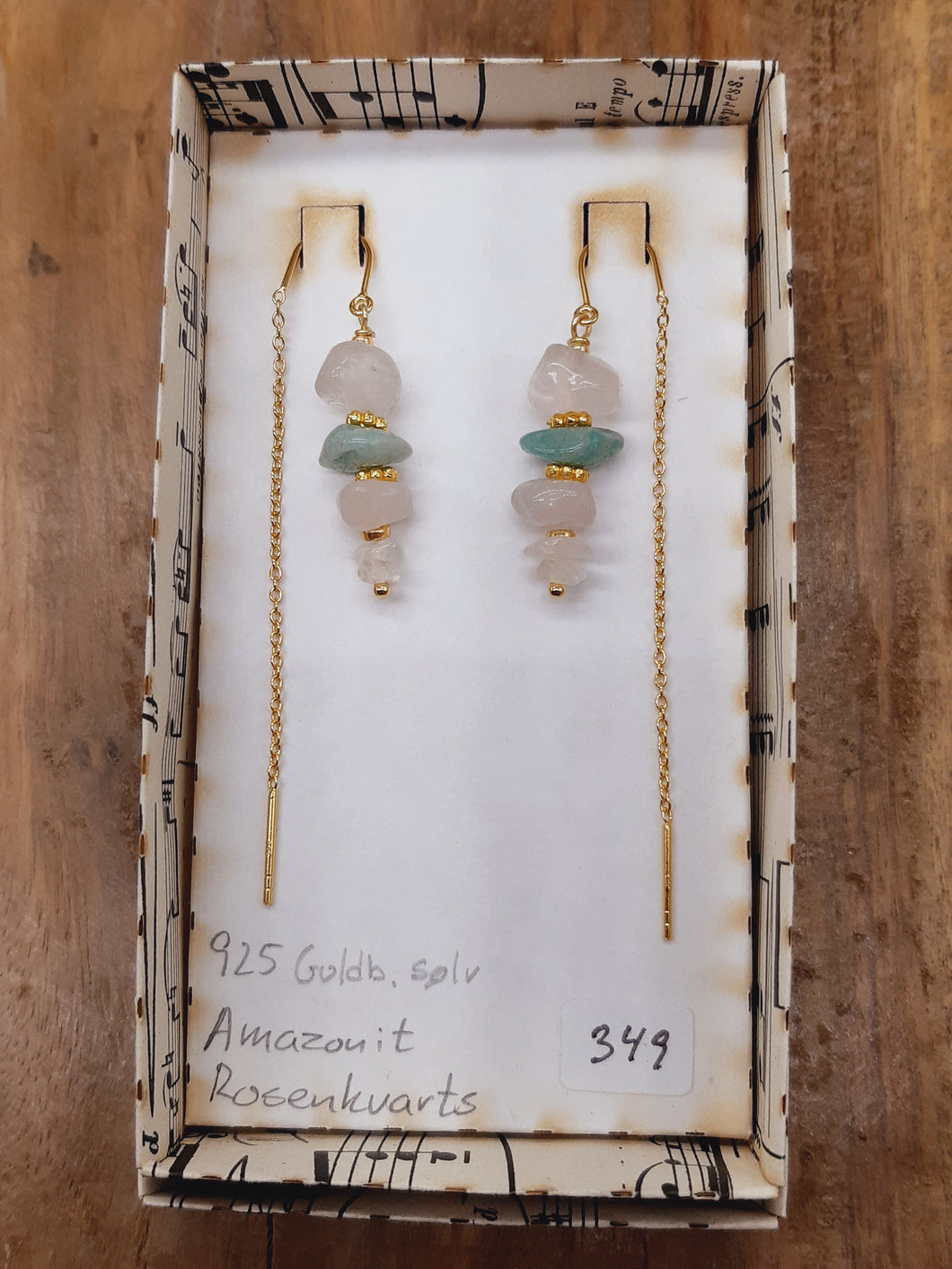 Rosenkvarts og amazonit i tråd