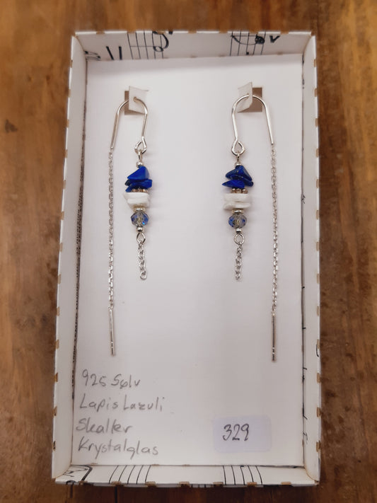 Lapis, skaller og blå facetglas i tråd