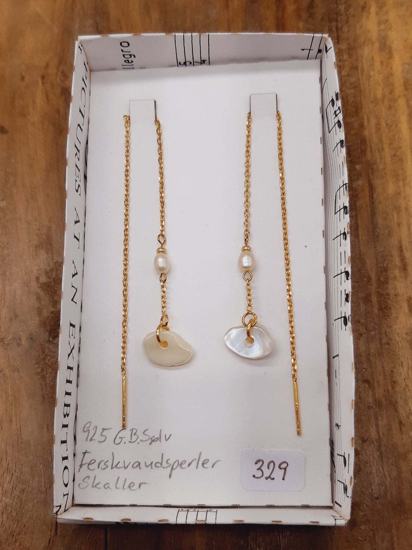 Shells og ferskvandsperle i tråd