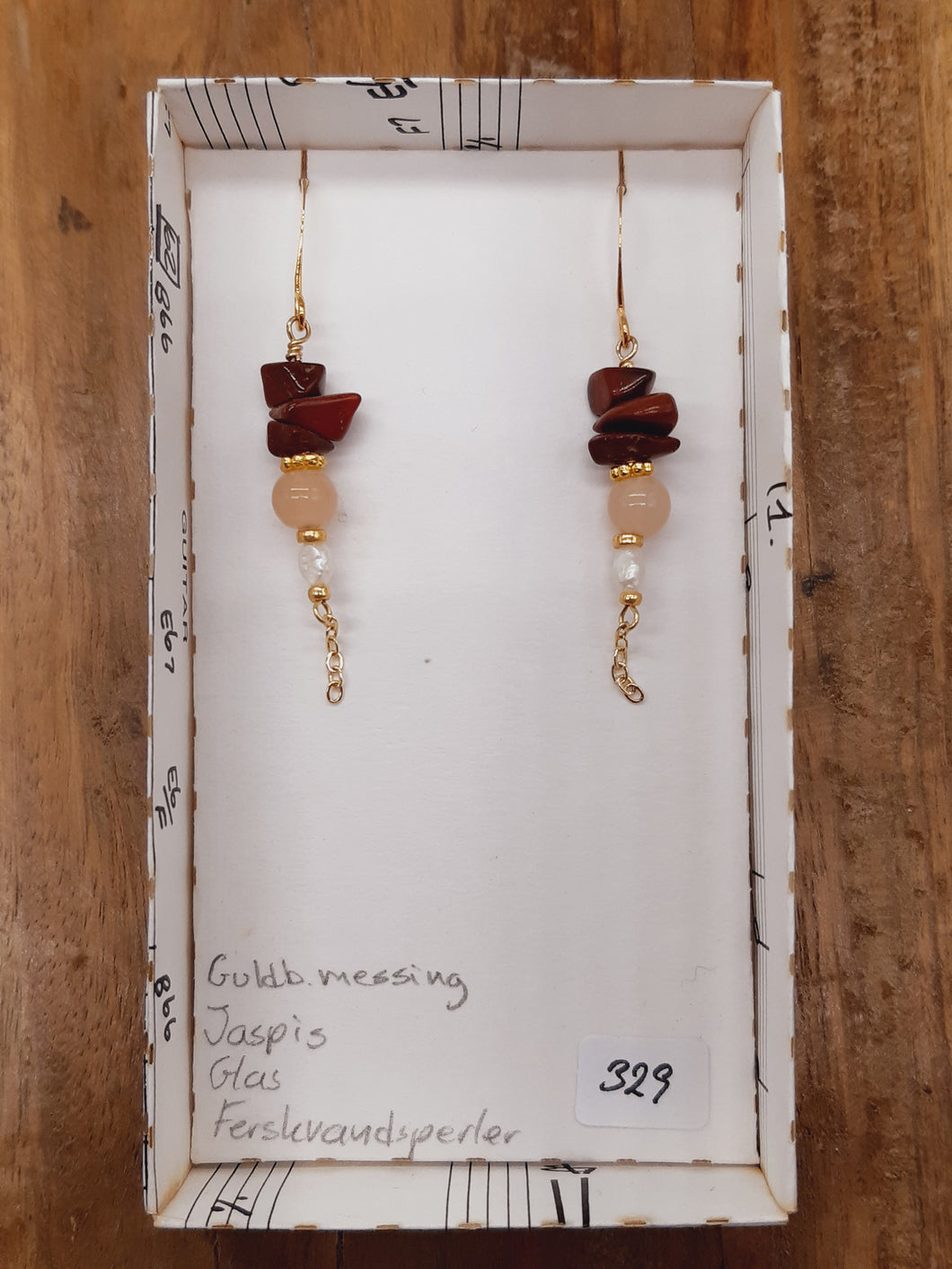 Jaspis, glas og ferskvandsperle