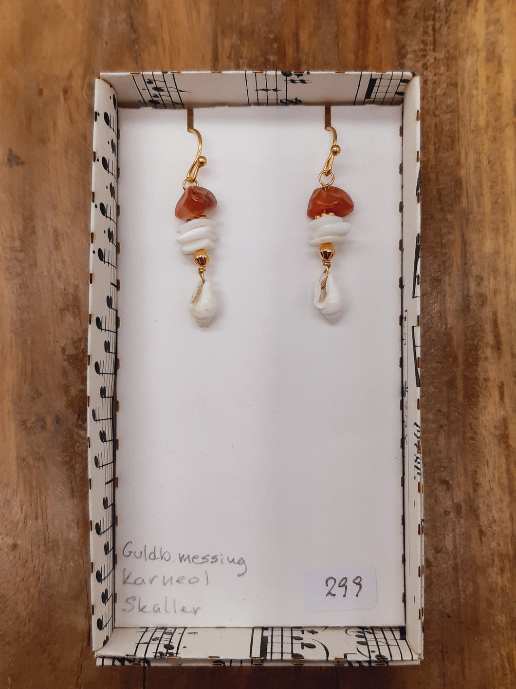 Karneol, skaller og konkylie