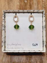 Indlæs billede til gallerivisning Facetteret krystalglas i glasstikker - flere farver
