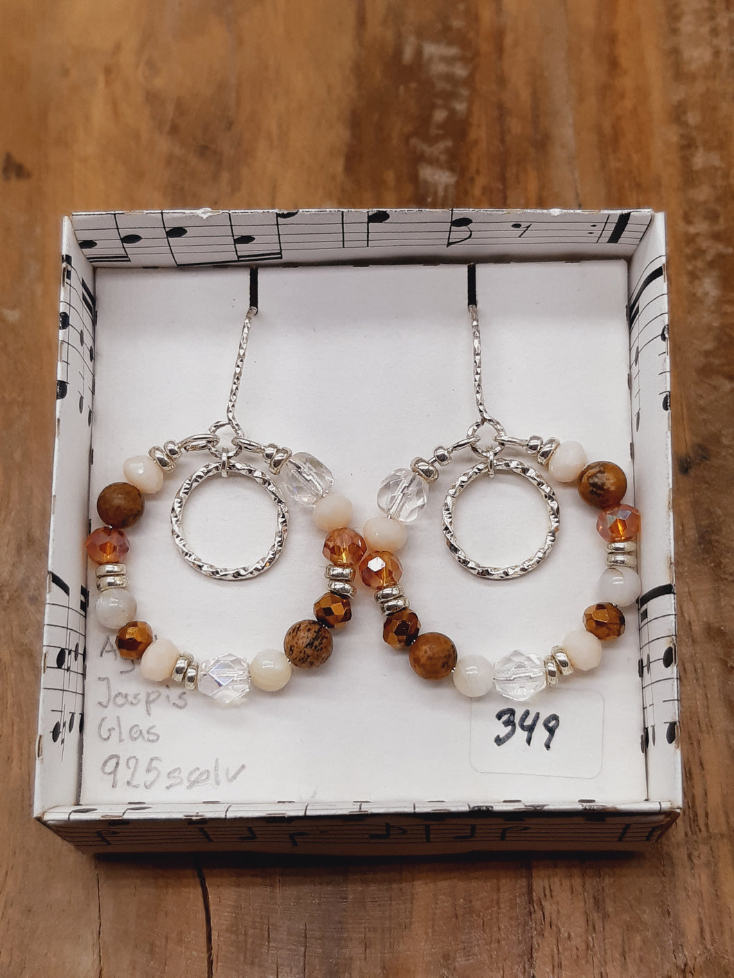 Brune nuancer i sølvhoop