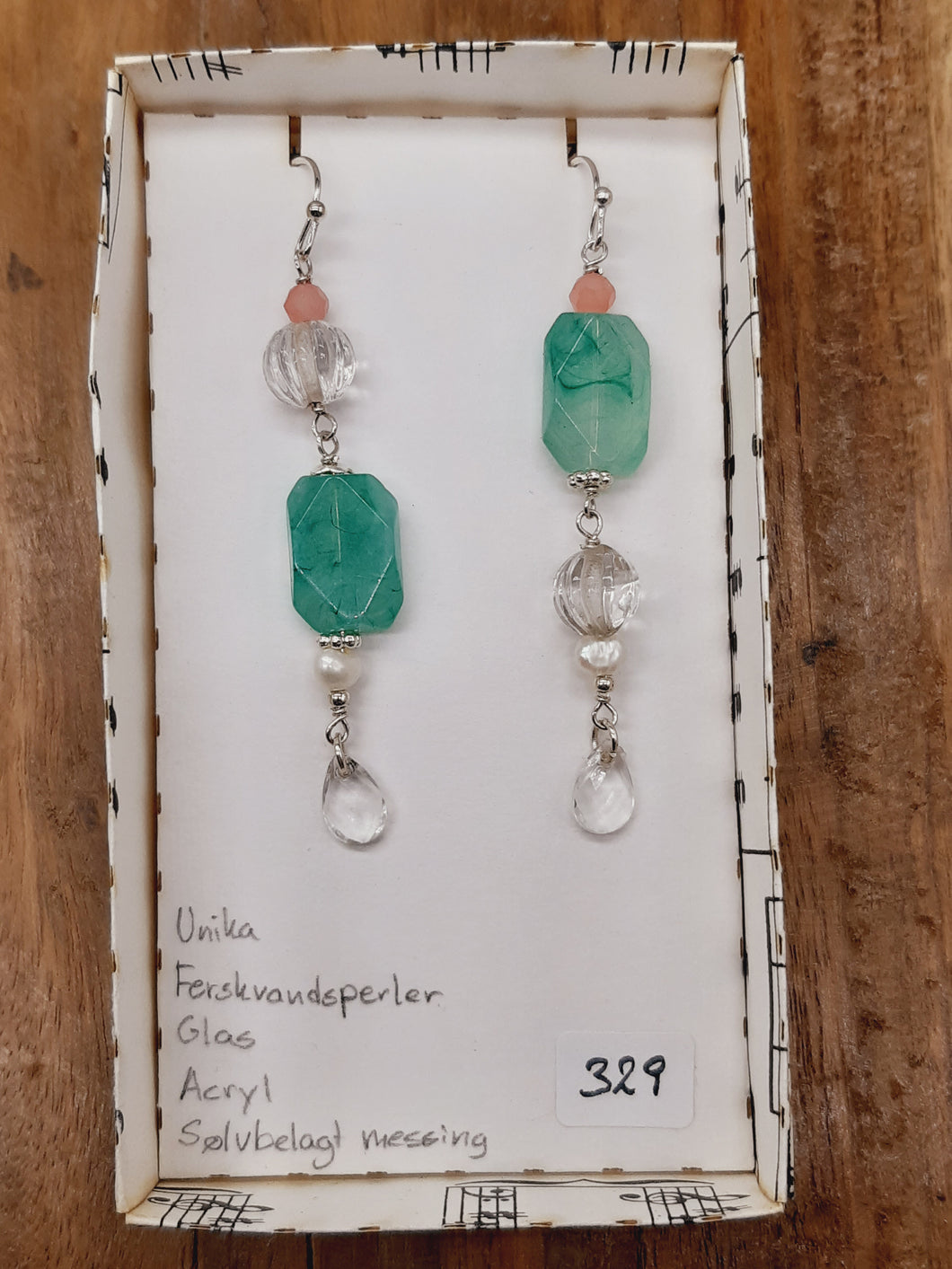 Pastel grøn og koral - asymmetrisk