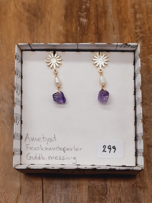 Ametyst og ferskvandsperler i blomsterstikker