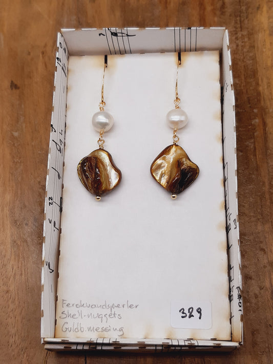 Gyldenbrune shellnuggets og ferskvandsperler