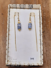 Indlæs billede til gallerivisning Blå koral i øretråd
