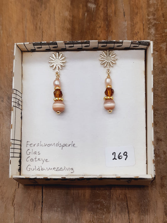 Brun cateye, glas og ferskvandsperle i blomsterstikker