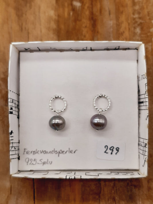 Grå ferskvandsperler i cirkelstikker