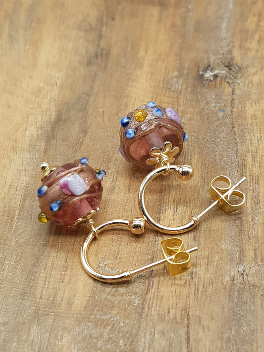 Hoop med rosa lampwork-glasperler